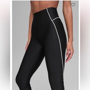 NWOT Alo Airlift High-Waist Haven Legging - Black/White